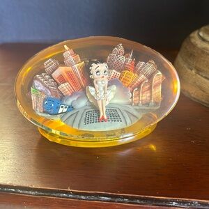 Betty Boop City Girl